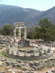 Tholos_de_Delphes.jpg