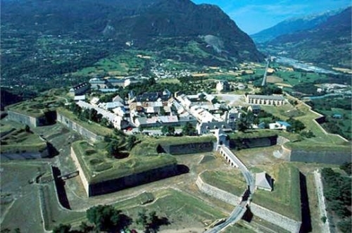 VAUBAN MONT DAUPHIN.jpg