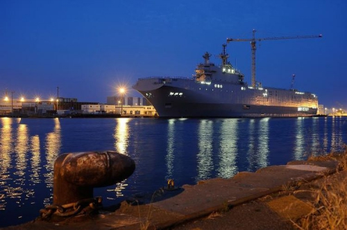 674571-le-navire-de-guerre-vladivostok-un-mistral-commande-par-la-russie-le-23-juin-2014-a-saint-nazaire.jpg