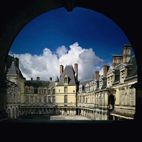 FONTAINEBLEAU COUR OVALE.jpg