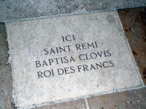 25 décembre,clovis,reims,saint remy,gregoire de tours,charlemagne,guillaume le conquérant,hastings,westminster,caen,joinville,champlain