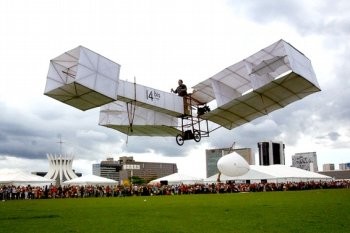 avion_14bis_santos_dumont_brasilia_en_vol_agbr_pt.jpg