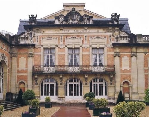 fontainebleau theatre-municipal.jpg