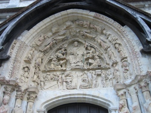 800px-Basilique_Saint_Benoit_sur_Loire_tympan.jpg