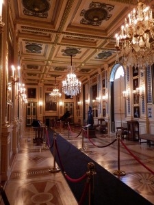 la-galerie-des-Guises-225x300.jpg