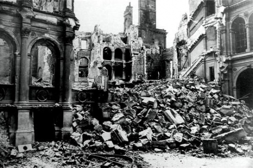 hotel de ville incendié.jpg