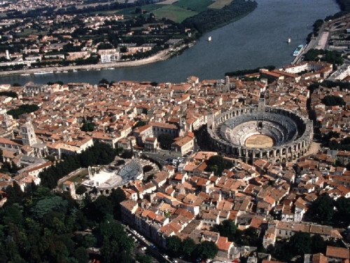 arles%20vu%20du%20ciel.jpg