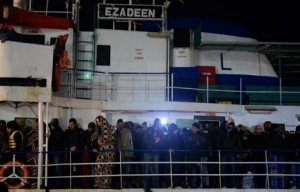 515x330_ezadeem-cargo-abandonne-quelque-450-migrants-a-bord-a-arrivee-2-janvier-2015-port-italien-corigliano.jpg