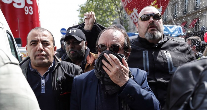 661_magic-article-actu_39a_8c5_68143366ec1c8548ae836b2cfd_1er-mai-philippe-martinez-exfiltre-de-la-manifestation-parisienne-il-accuse-la-police-d-avoir-charge-la-cgt_39a8c5681.jpg