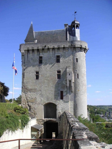 CHINON tour-horloge.jpg