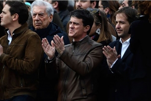 Manuel-Valls-dans-la-rue-pour-la-manifestation-de-la-droite-et-de-l-extreme-droite-contre-Sanchez.jpg