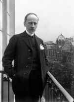 Romain_Rolland_de_face_au_balcon,_Meurisse,_1914_retouche.jpg