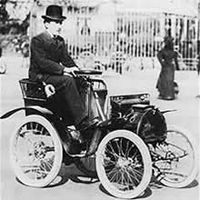 200px-Louis_Renault_with_his_first_car.jpg
