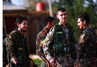 Syriens-kurdes-membres-Unites-protection-peuple-YPG-ville-Qamishli-6-decembre-2018_0_729_486.jpg