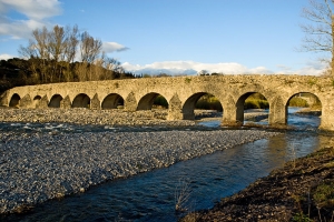 800px-Pont_romain_de_Viviers.jpg