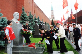 343197-partisans-parti-communiste-russe-deposent.jpg