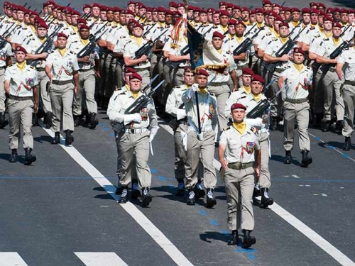 armée defile-du-1er-regiment-de-chasseurs-parachutistes.jpg