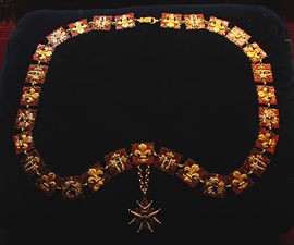 270px-Collier_de_l%27ordre_du_Saint-Esprit_.jpg