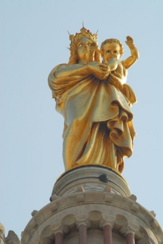 401px-NotreDameDeLaGarde_Statue1.jpg