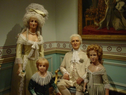 Louis-XVI-Marie-Antoinette-family-at-Madam-Tussaud-in-London.jpg