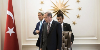 4490556_3_6279_recep-tayyip-erdogan-au-centre-et-john-kerry_f08706601327a9f93a054af5c4ded59b.jpg