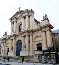 1200px-P1000338_Paris_I_Eglise_Saint-Roch_façade_reductwk.JPG