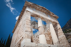 le-trésor-athénien-reconstruit-delphes-grèce-42623605.jpg