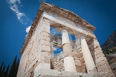 le-trésor-athénien-reconstruit-delphes-grèce-42623605.jpg