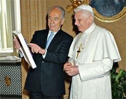 BENOIT XVI PERES 1.JPG