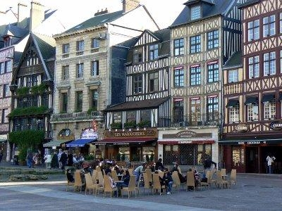 ROUEN PLACE DU VIEUX MARCHE.JPG