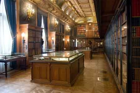 CHANTILLY CABINET DES LIVRES 1.jpg