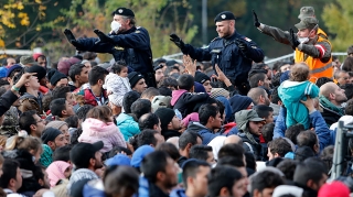 policiers-autrichiens-migrants.jpg