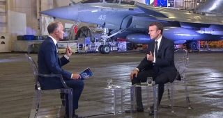 2221779_ce-quil-faut-retenir-de-linterview-de-macron-depuis-le-charles-de-gaulle-web-tete-060147048591.jpg