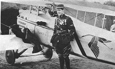 guynemer devant son avion spad III.jpg