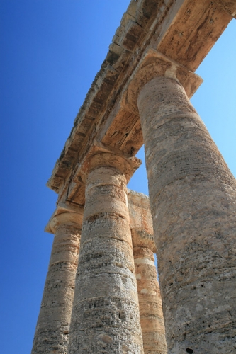 COLONNE GRECQUE SICILE SEGESTE.jpg