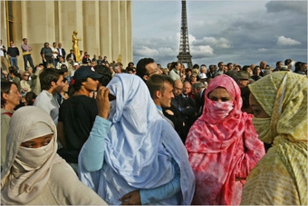 immigration_paris-copie.jpg