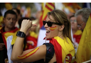 1482558-madrid-nombreux-drapeaux-espagnols-ornent.jpg