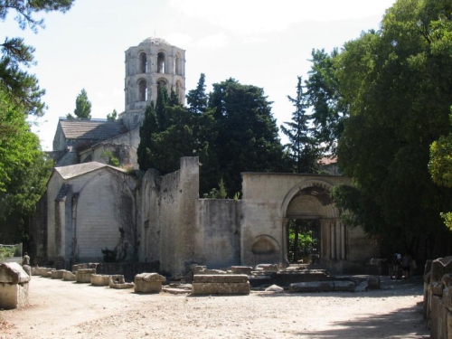 MISTRAL Arles-LesAlyscamps-SaintHonorat.jpg