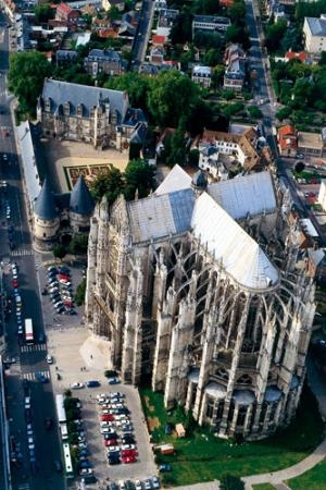 BEAUVAIS 6.jpg