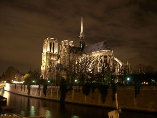 notre_dame_de_paris la nuit.jpg