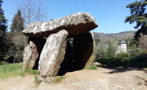 LES  EPHEMERIDES du JSF. du. 15 Mars. par Athos- Dolmen_du_parc_1-300x184