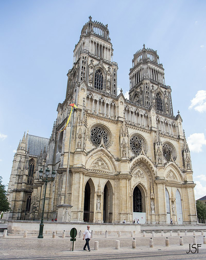 Athos79 presente  le JSF et les ephemerides du 18 avril 800px-Facade_de_la_Cathedrale_Sainte-Croix_dOrleans