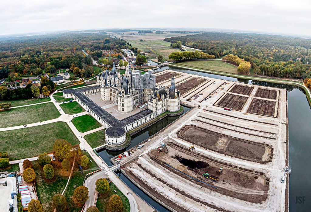 Athos79 presente les ephemerides du JSF du 1er avril Chambord-jardins-1-1024x697