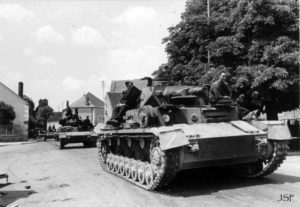 ATHOS79 presente  le JSF su10 Mai et  ses ephemerides Bundesarchiv_Bild_101I-055-1599-31_Frankreichfeldzug_Panzer_IV-300x207
