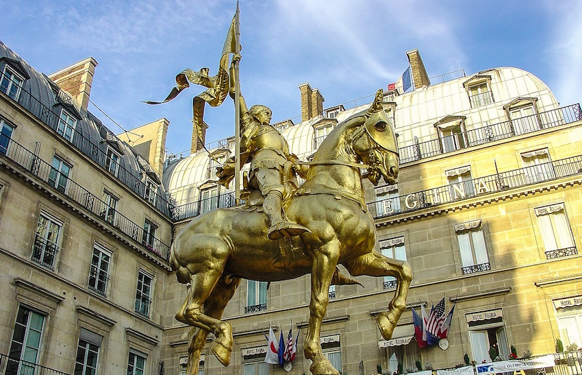 LES EPHEMERIDES du JSF du 24 decembre par Athos79 Jeanne-darc-statue-paris-24.12.2023