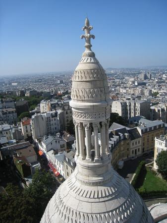 Au sommet de la coupole du Sacré Coeur, à Paris...
