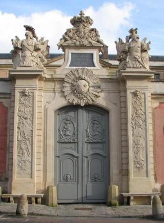 Versailles, Portail de l'Hôtel de la Guerre