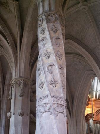 Eglise de Paris, pilier torsadé