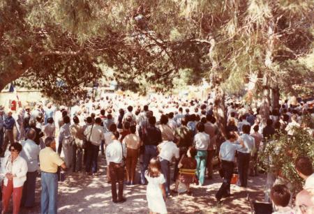 Autre vue de la foule des Baux, en 1973