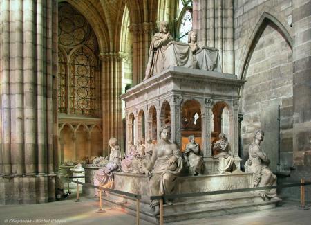 Le tombeau de Louis XII et d'Anne de Bretagne.